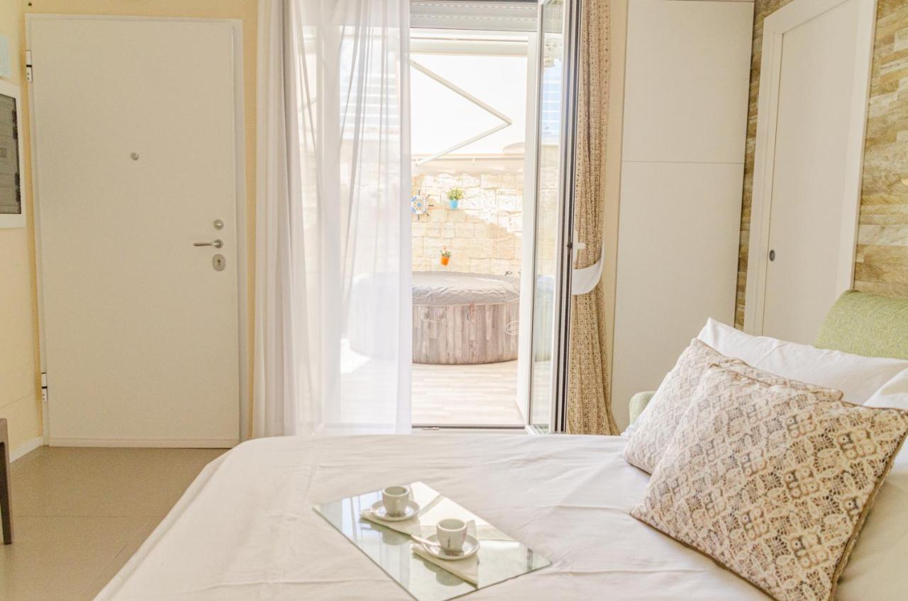 Apulialux Little Jem W Jacuzzi / 180 Steps From Sea Villa Polignano a Mare Eksteriør billede