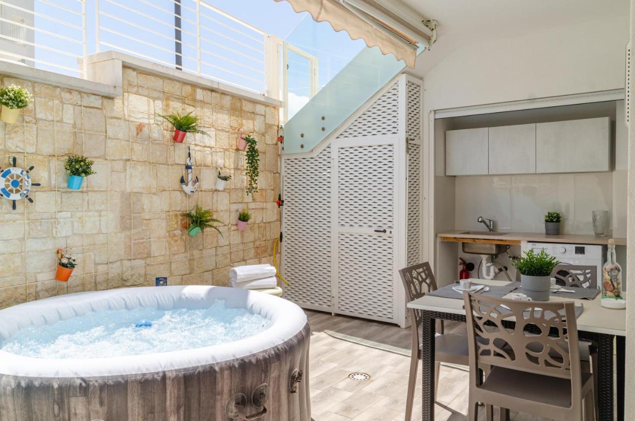 Apulialux Little Jem W Jacuzzi / 180 Steps From Sea Villa Polignano a Mare Eksteriør billede